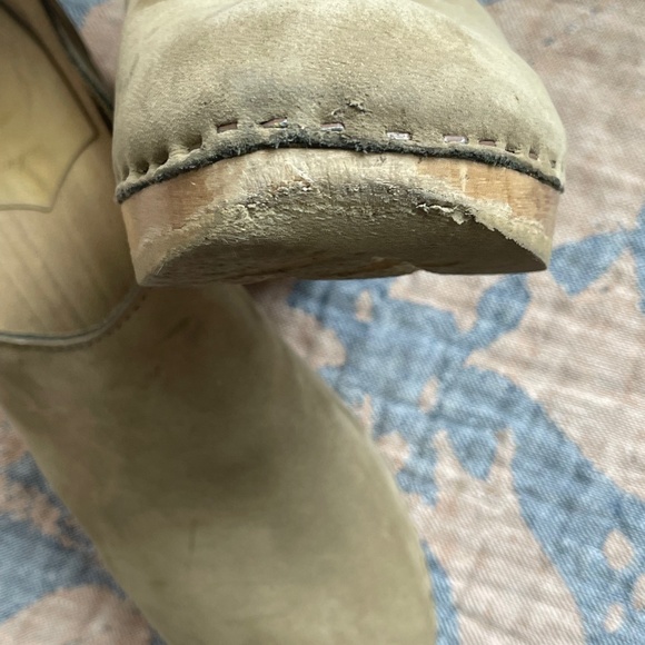 No. 6 Gray and Tan Mules with Wooden Platform - Picture 4 of 13